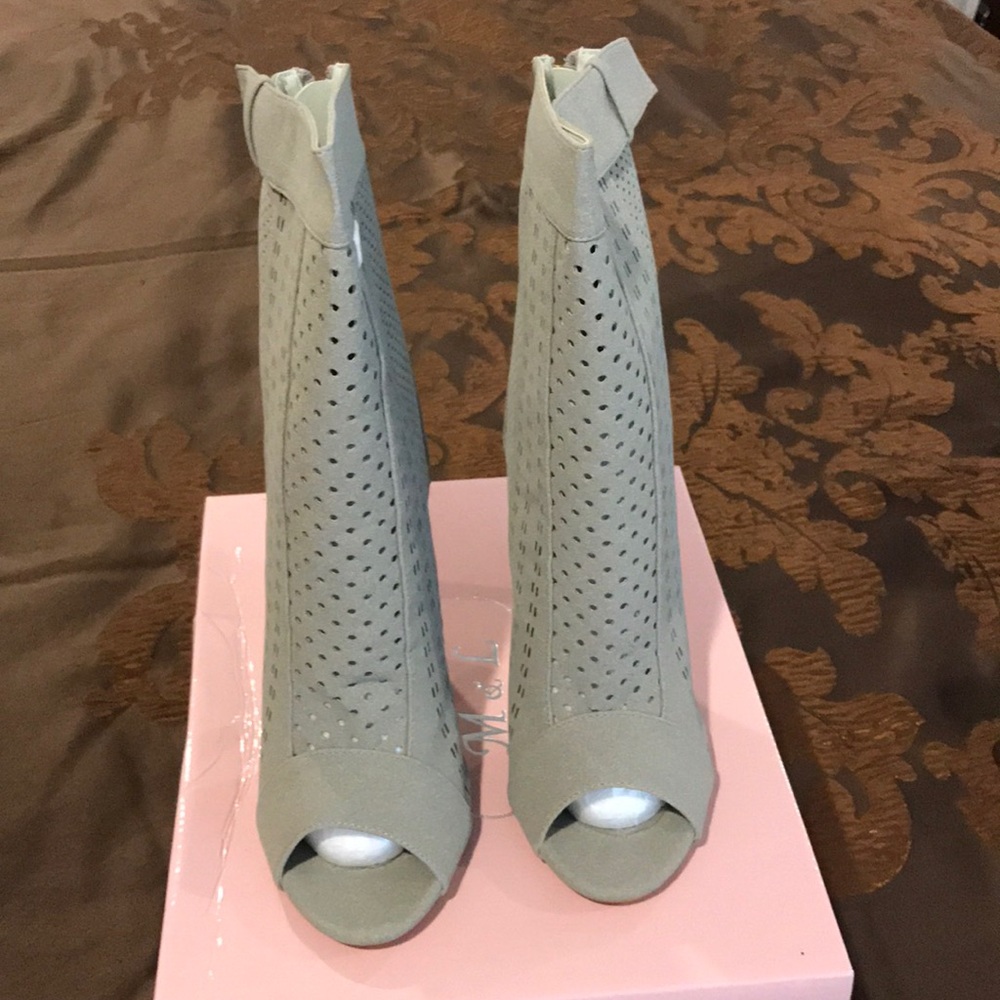 BRAND NEW Peep toe High Heels